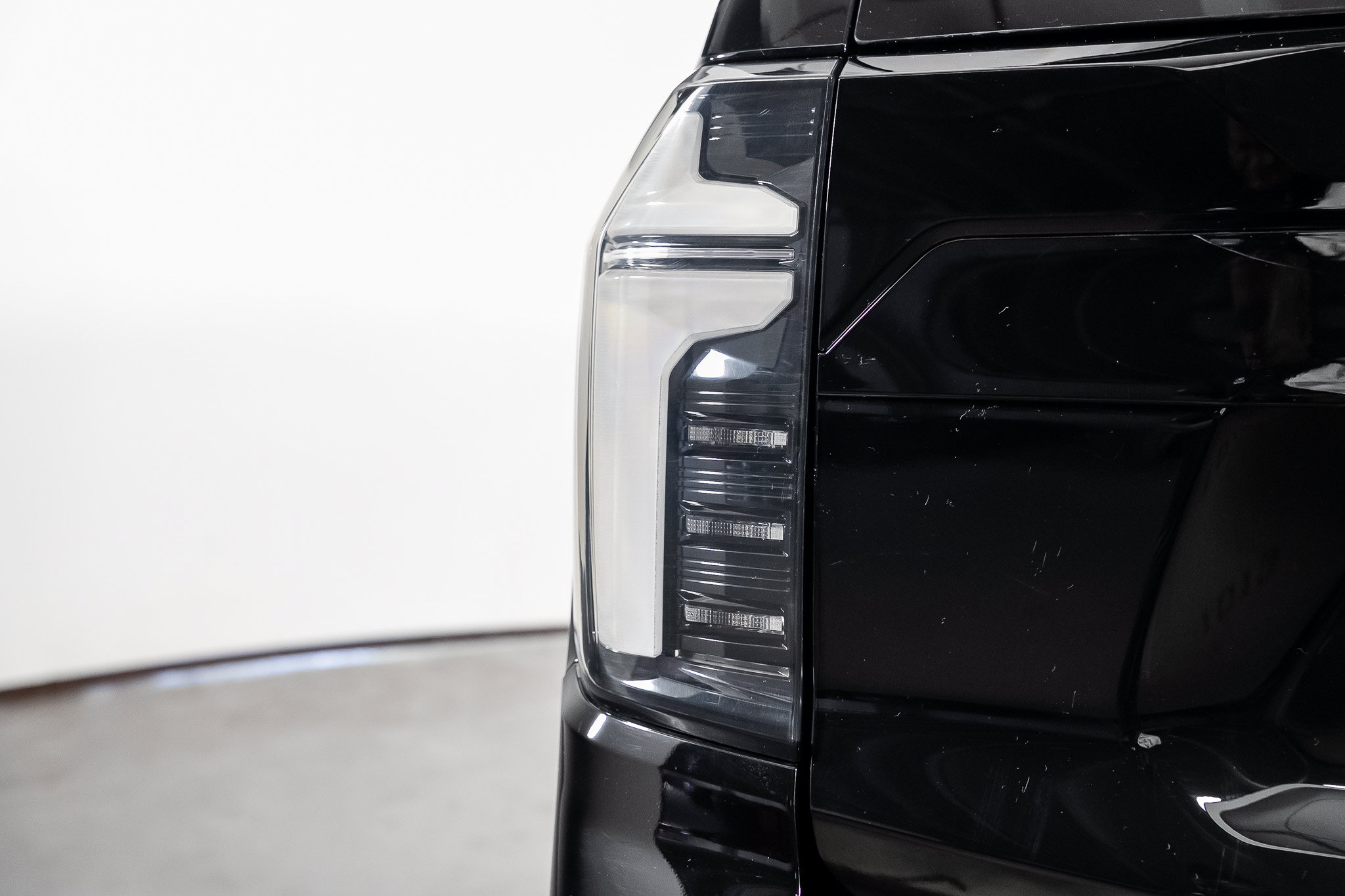 Used 2026 Chevrolet Suburban High Country AWD/4WD image 21