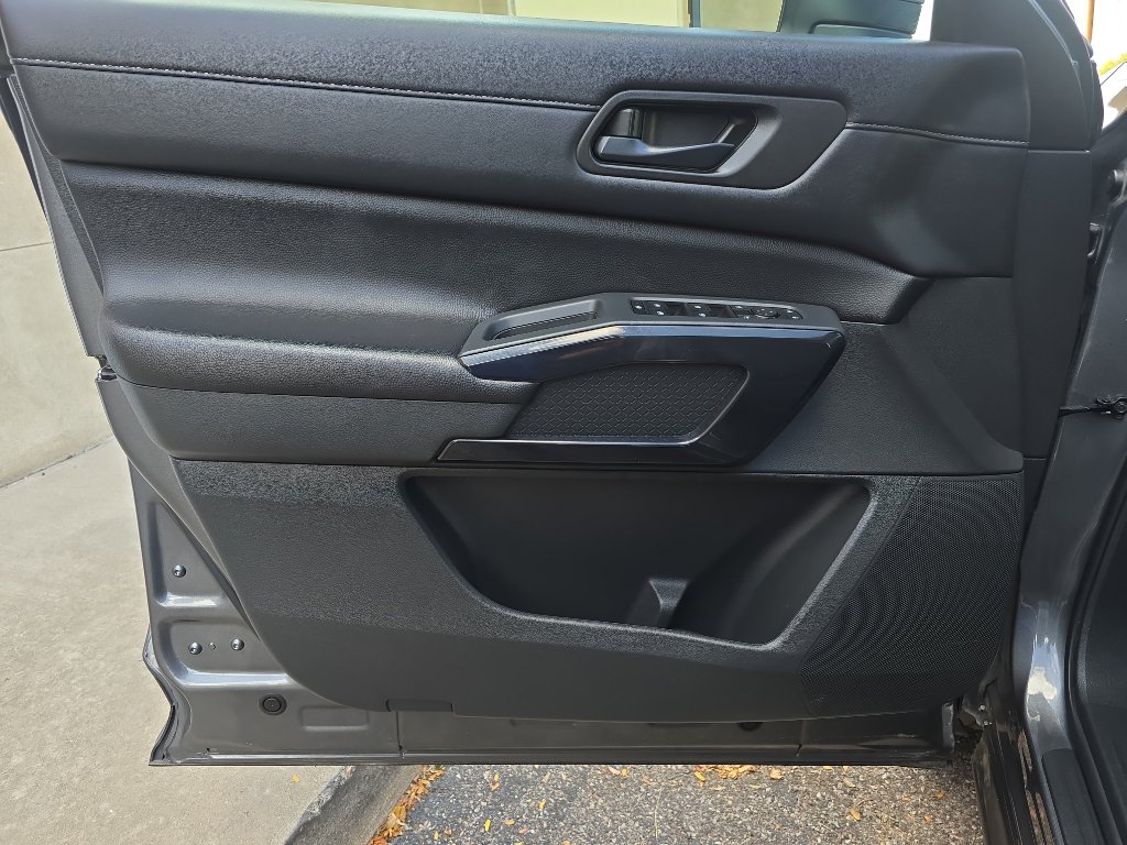 Used 2024 Nissan Pathfinder SV image 22