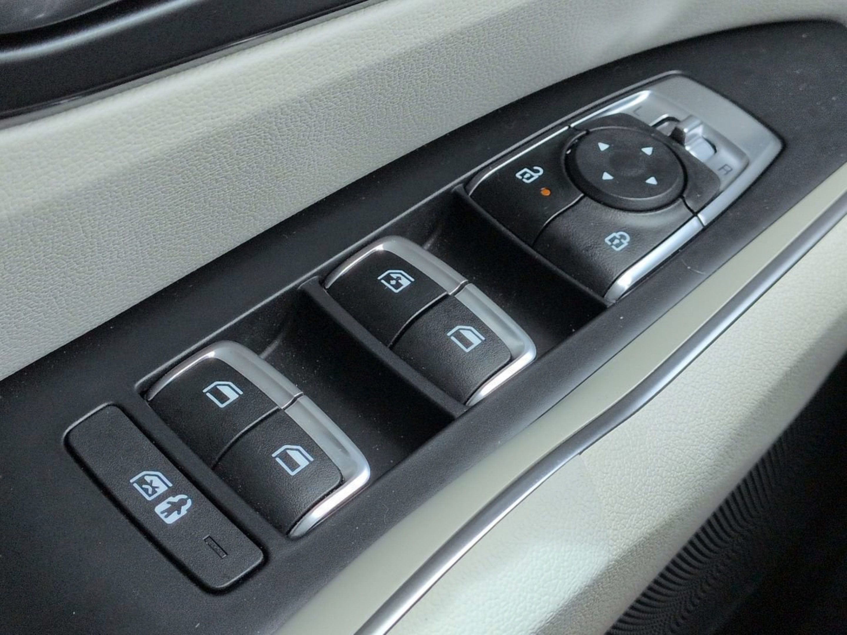 Certified 2025 Kia Sorento S w/ Panoramic Sunroof Package FWD image 31