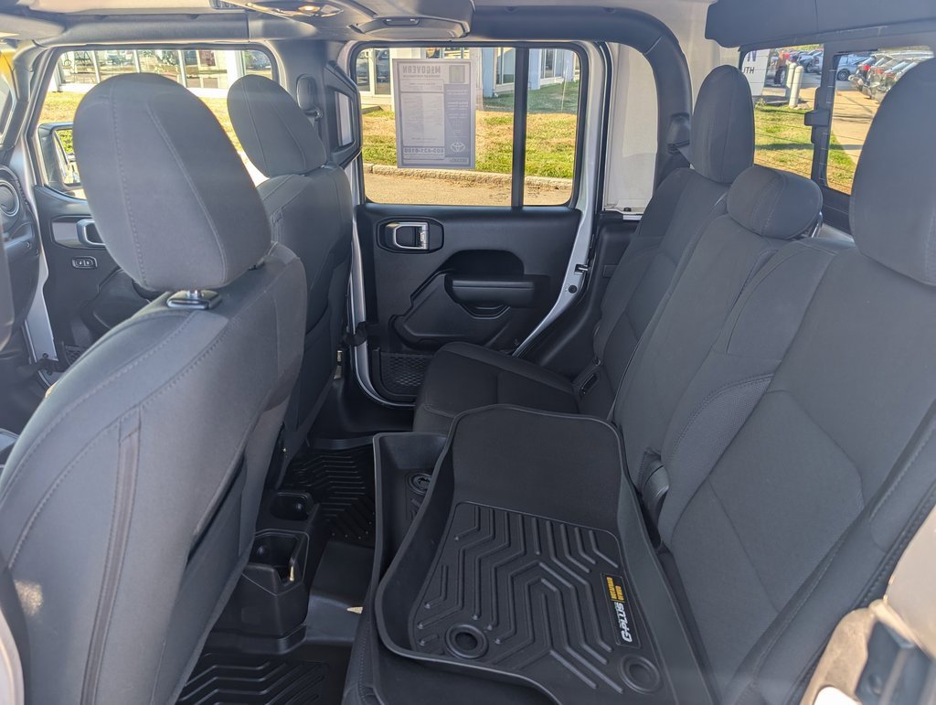 Used 2022 Jeep Gladiator Willys image 13