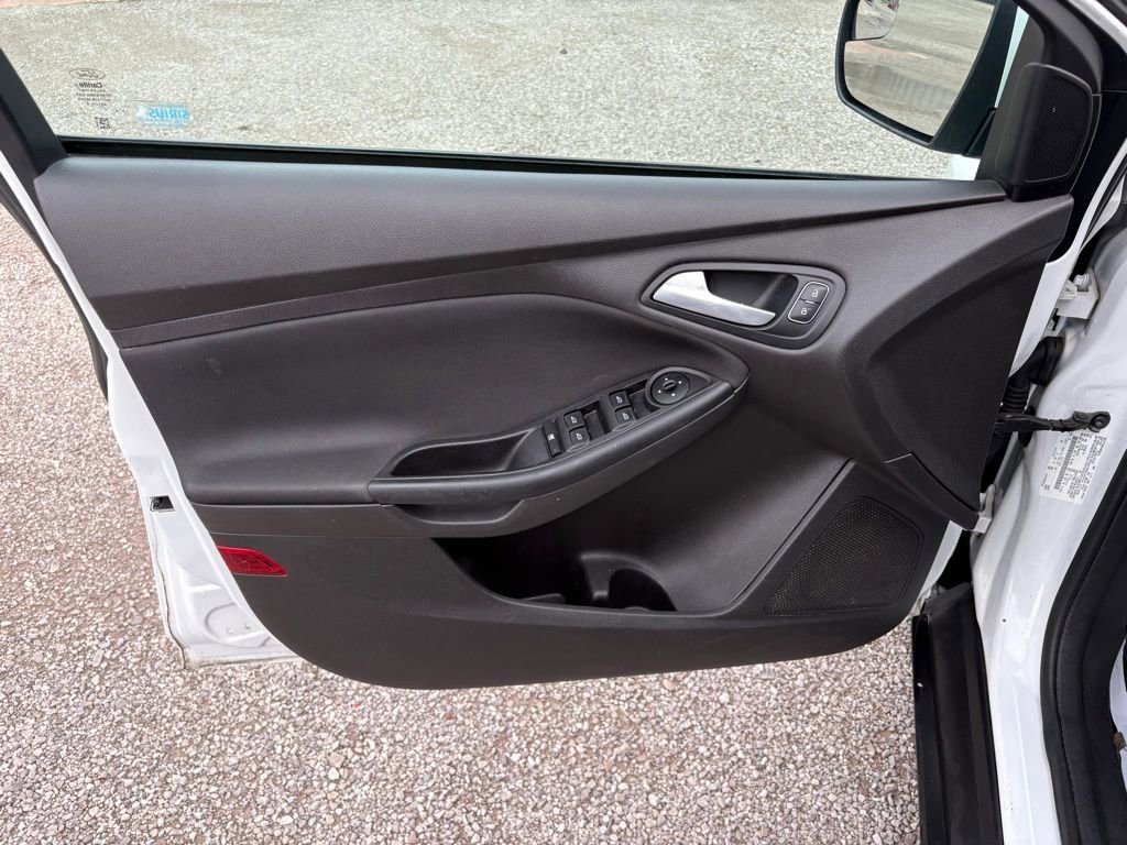 Used 2016 Ford Focus SE image 9