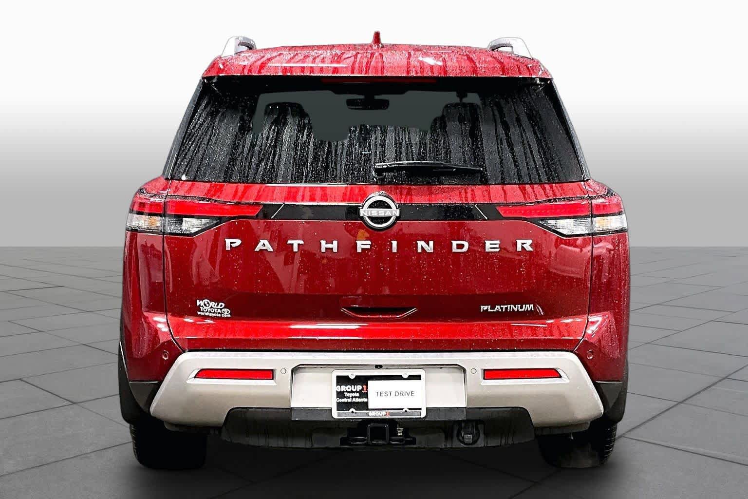Used 2025 Nissan Pathfinder Platinum FWD image 5