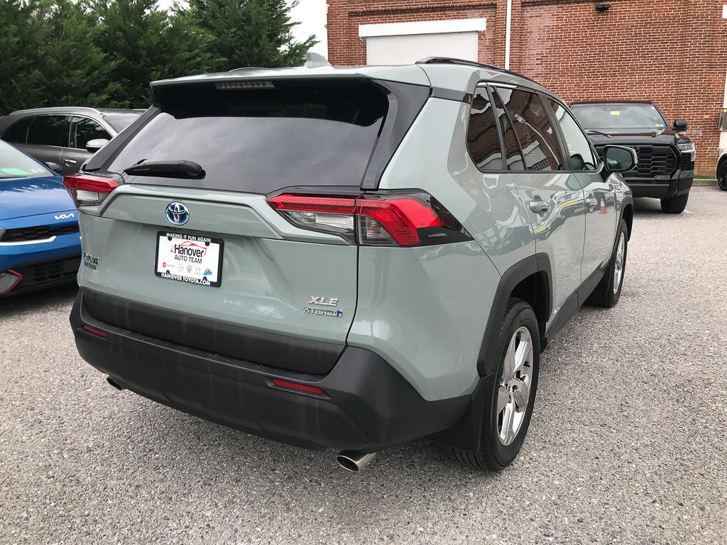 Certified 2021 Toyota RAV4 XLE Premium AWD/4WD image 8