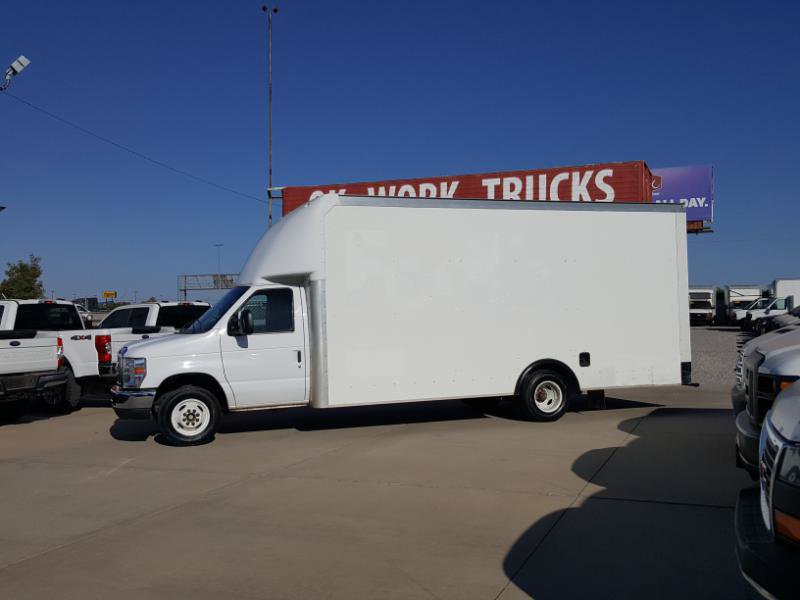 Used 2016 Ford E-450 and Econoline 450 Super Duty RWD image 2