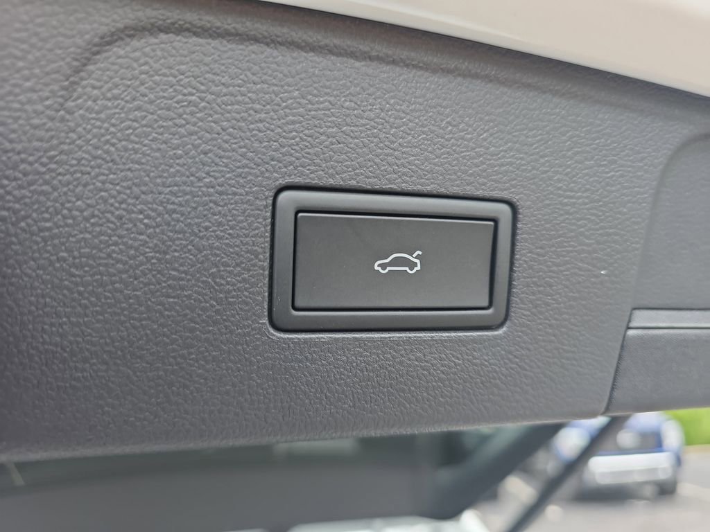 New 2026 Volkswagen Atlas Peak Edition image 9