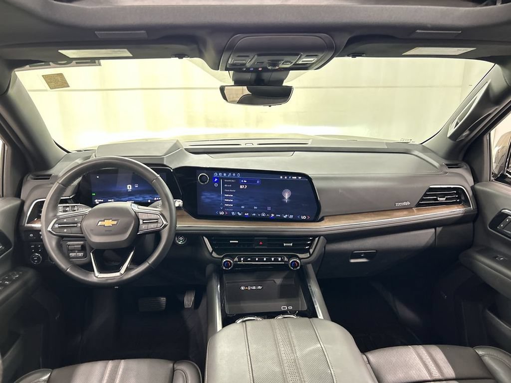 Certified 2025 Chevrolet Suburban High Country AWD/4WD image 18