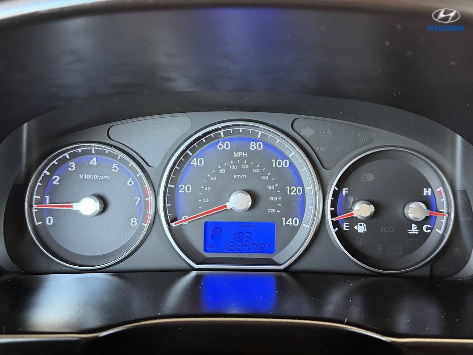 Used 2011 Hyundai Santa Fe GLS FWD image 18