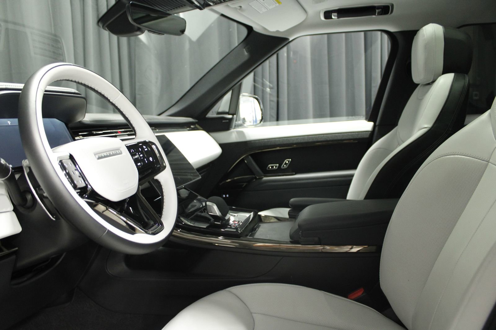 Used 2025 Land Rover Range Rover Sport Dynamic SE image 28