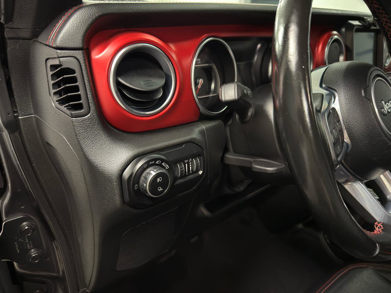 Used 2021 Jeep Gladiator Rubicon AWD/4WD image 16