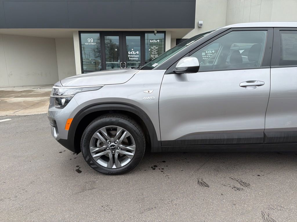 Certified 2022 Kia Seltos LX image 10