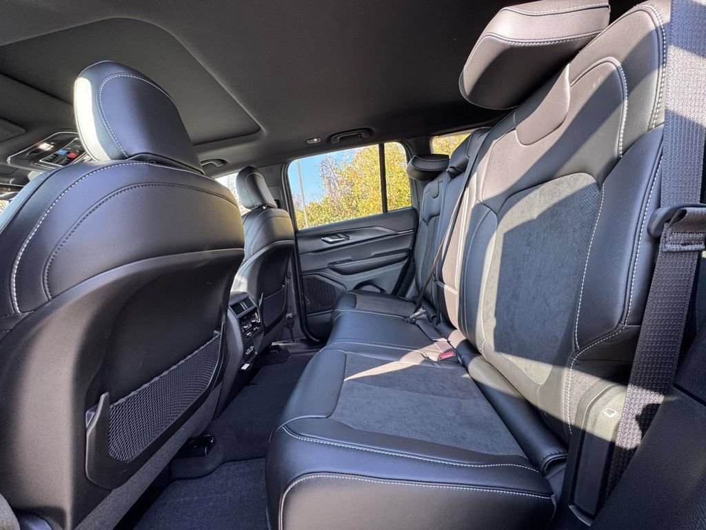 New 2025 Jeep Grand Cherokee 4WD image 15