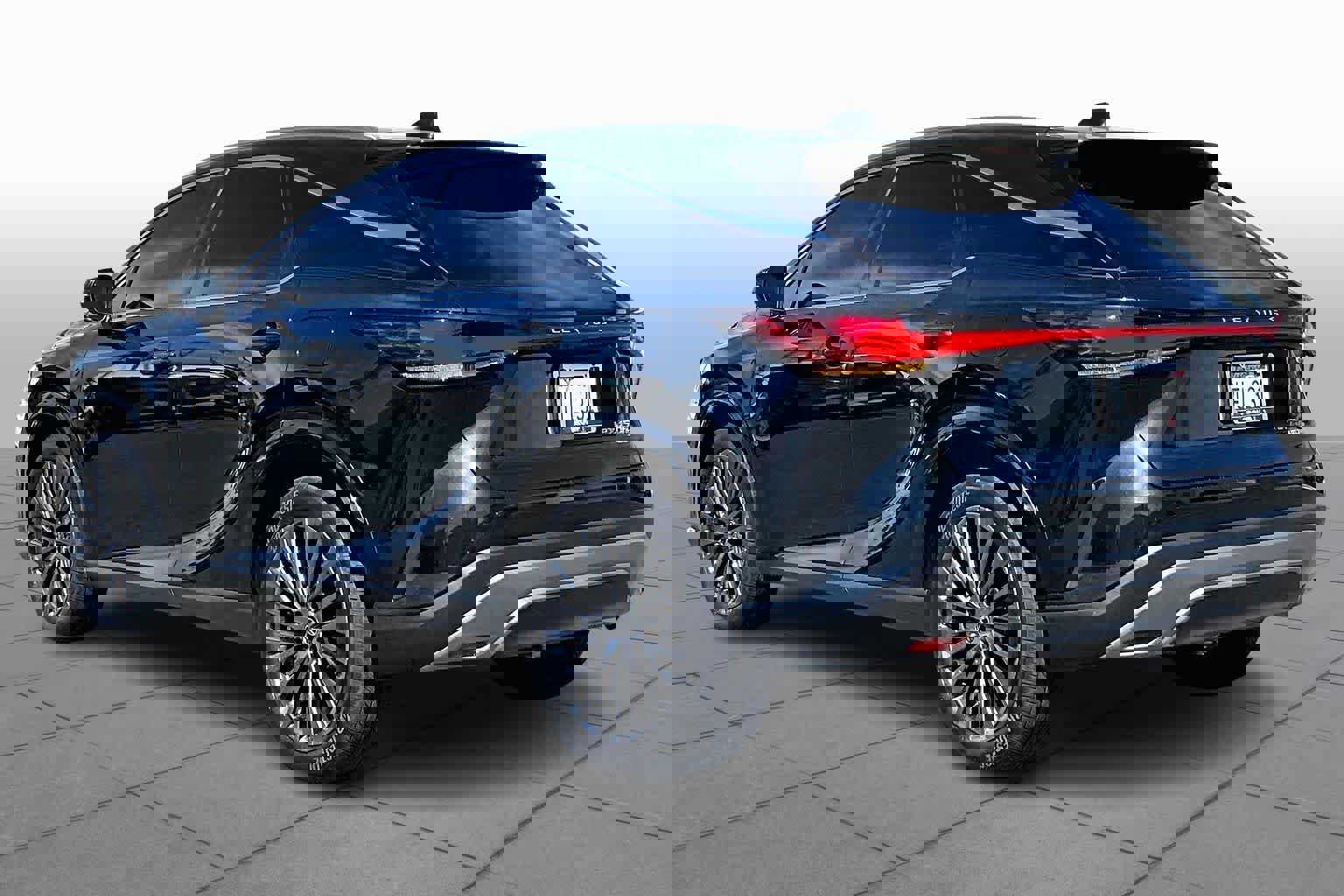 Used 2025 Lexus RX 450h Luxury w/ Convenience Package image 11