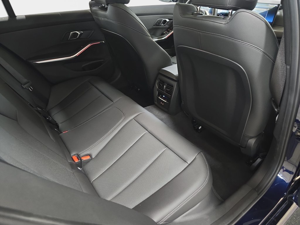 Used 2026 BMW 330i Sedan w/ M Sport Package RWD image 16