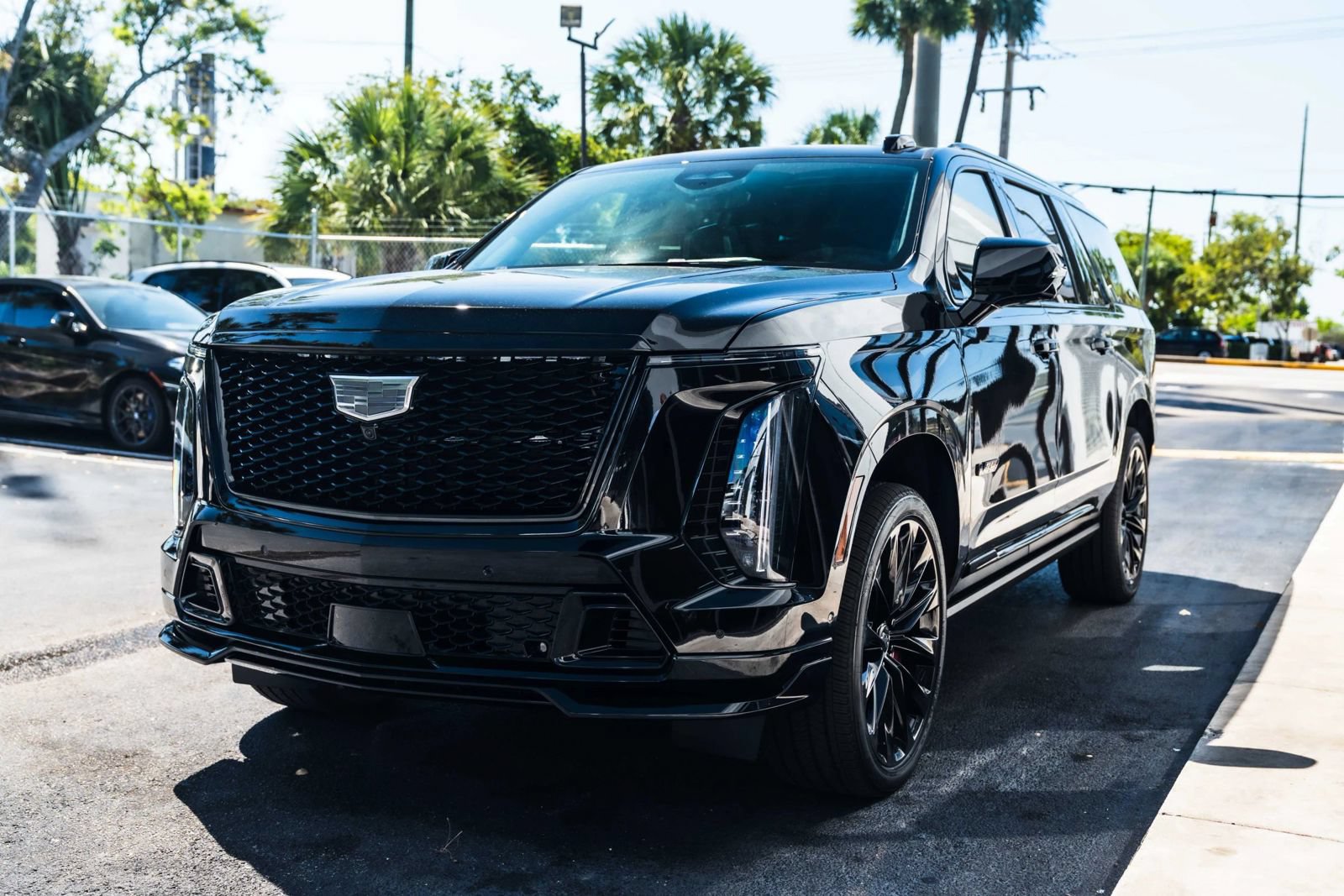 Used 2026 Cadillac Escalade ESV V w/ LPO, ONYX Package AWD/4WD image 4
