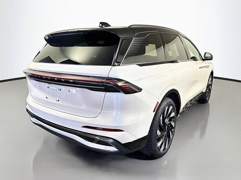 New 2026 Lincoln Nautilus Reserve w/ Jet Appearance Package AWD/4WD image 7