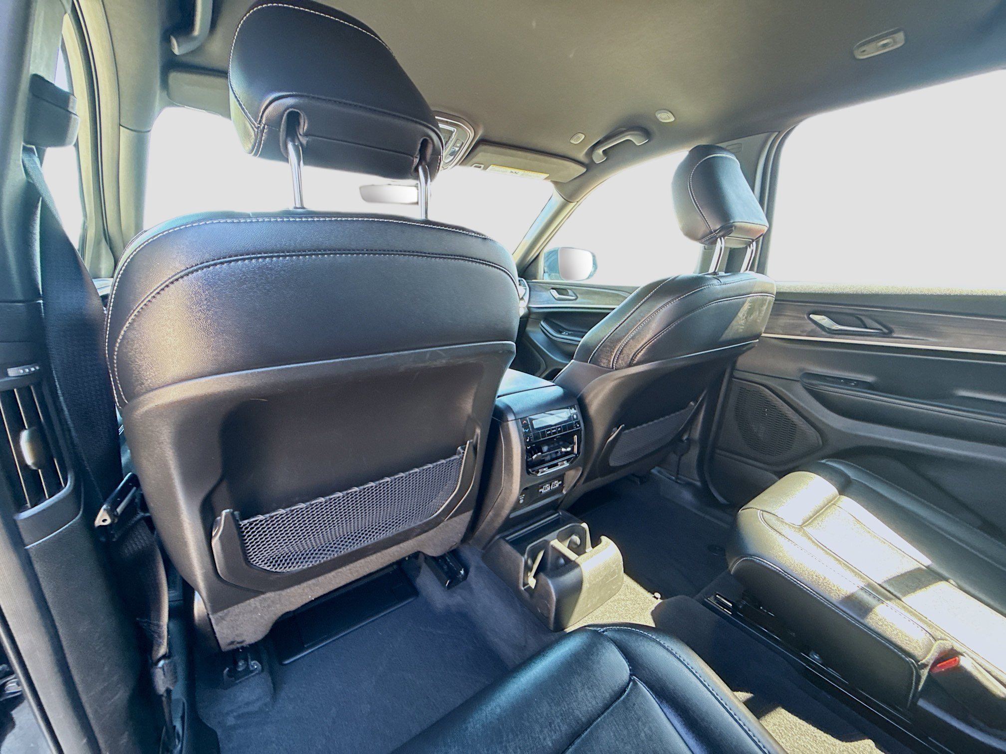 Used 2025 Jeep Grand Cherokee L Limited w/ Black Appearance Package image 25