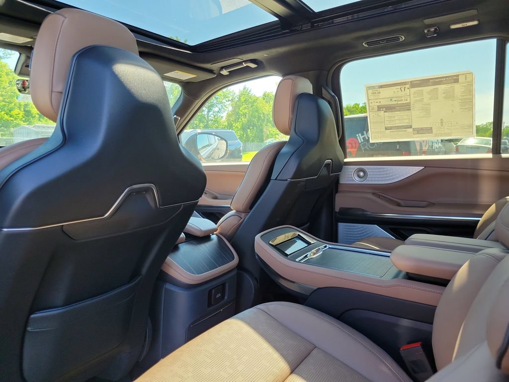 New 2026 Lincoln Navigator Black Label AWD/4WD image 16