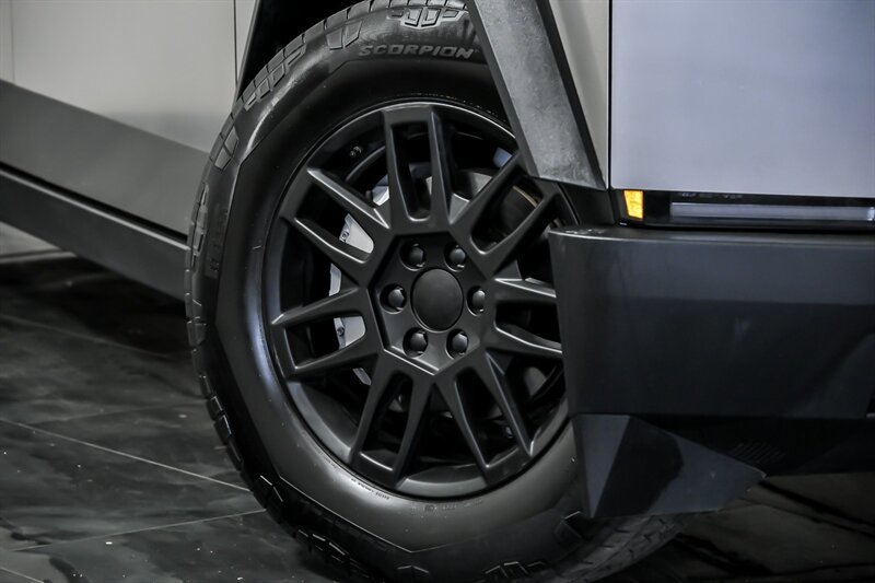 Used 2024 Tesla Cybertruck AWD Crew Cab image 3