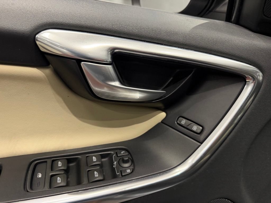 Used 2012 Volvo XC60 T6 AWD/4WD image 39