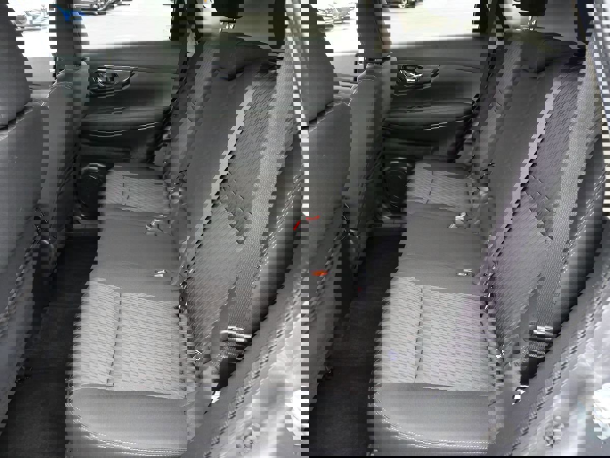 Used 2017 Nissan Rogue SV w/ SV Premium Package image 22