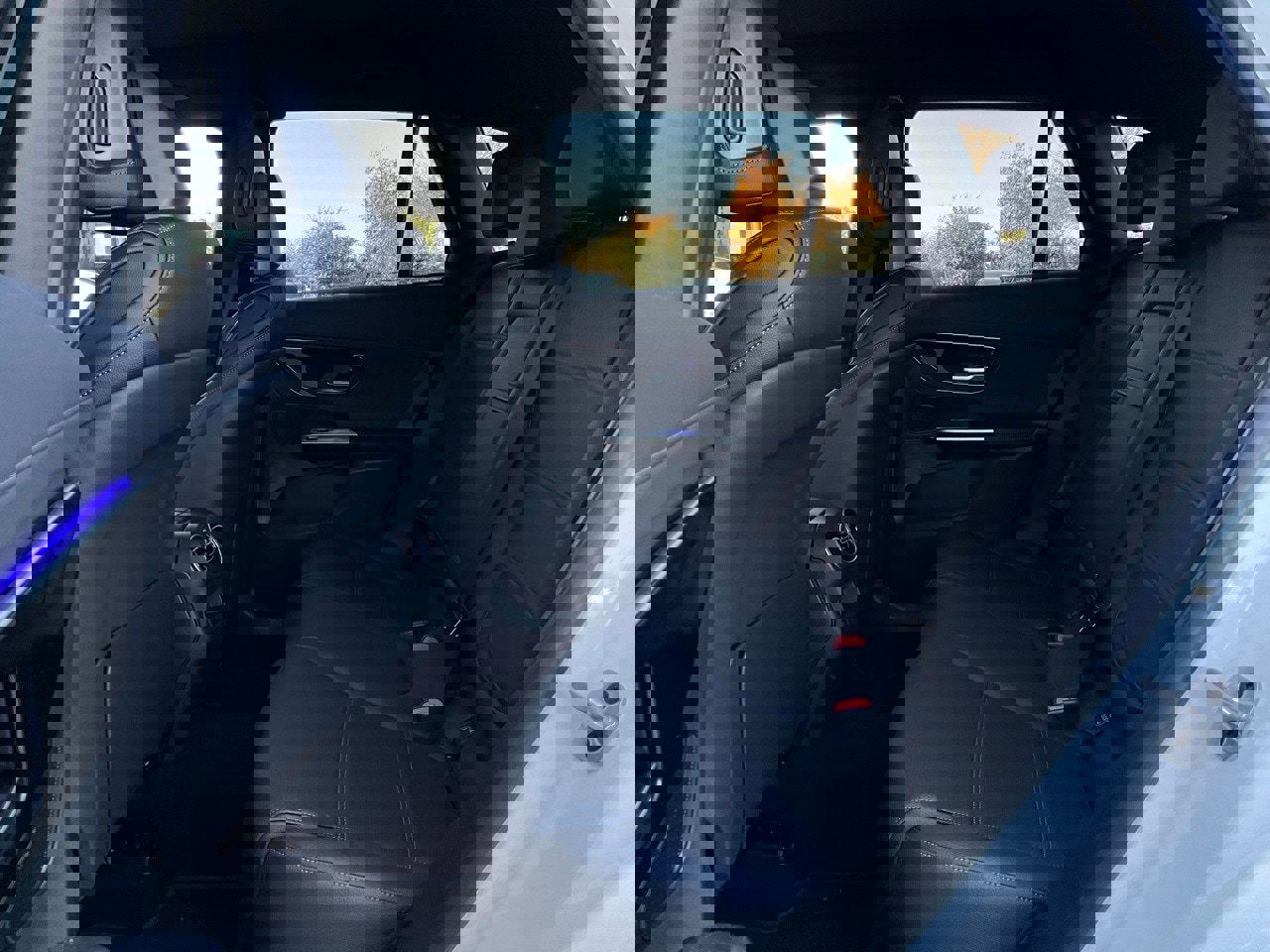 Used 2024 Mercedes-Benz GLC 300 4MATIC image 12