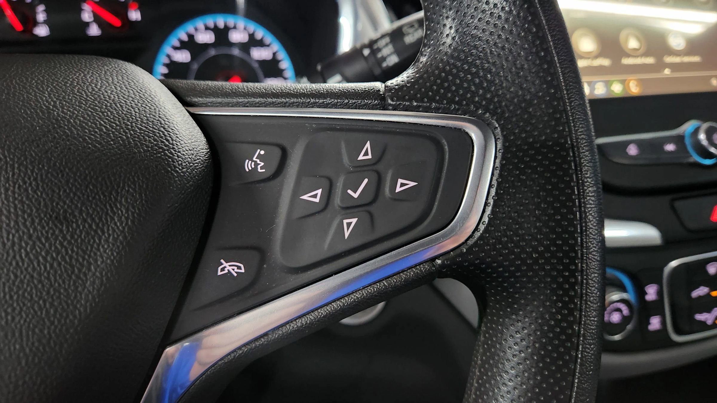 Used 2019 Chevrolet Equinox LS image 23