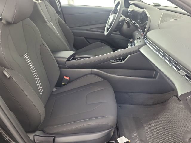 Certified 2025 Hyundai Elantra SEL image 23