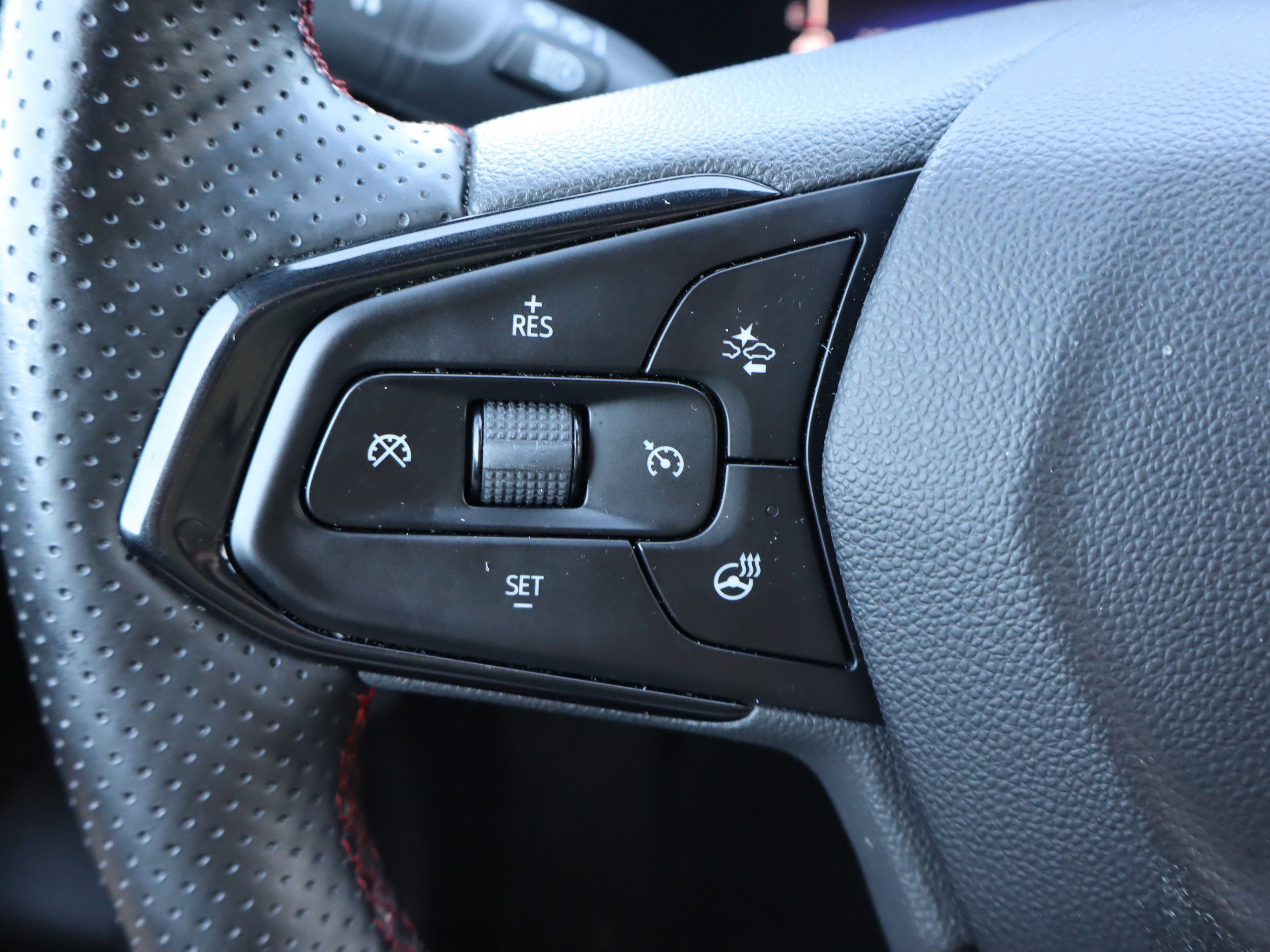 Used 2025 Chevrolet Trax RS w/ Driver Confidence Package FWD image 20