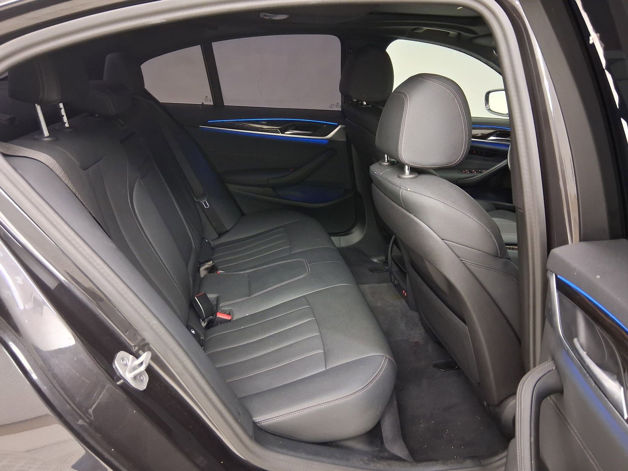 Used 2023 BMW 530e w/ Convenience Package RWD image 36