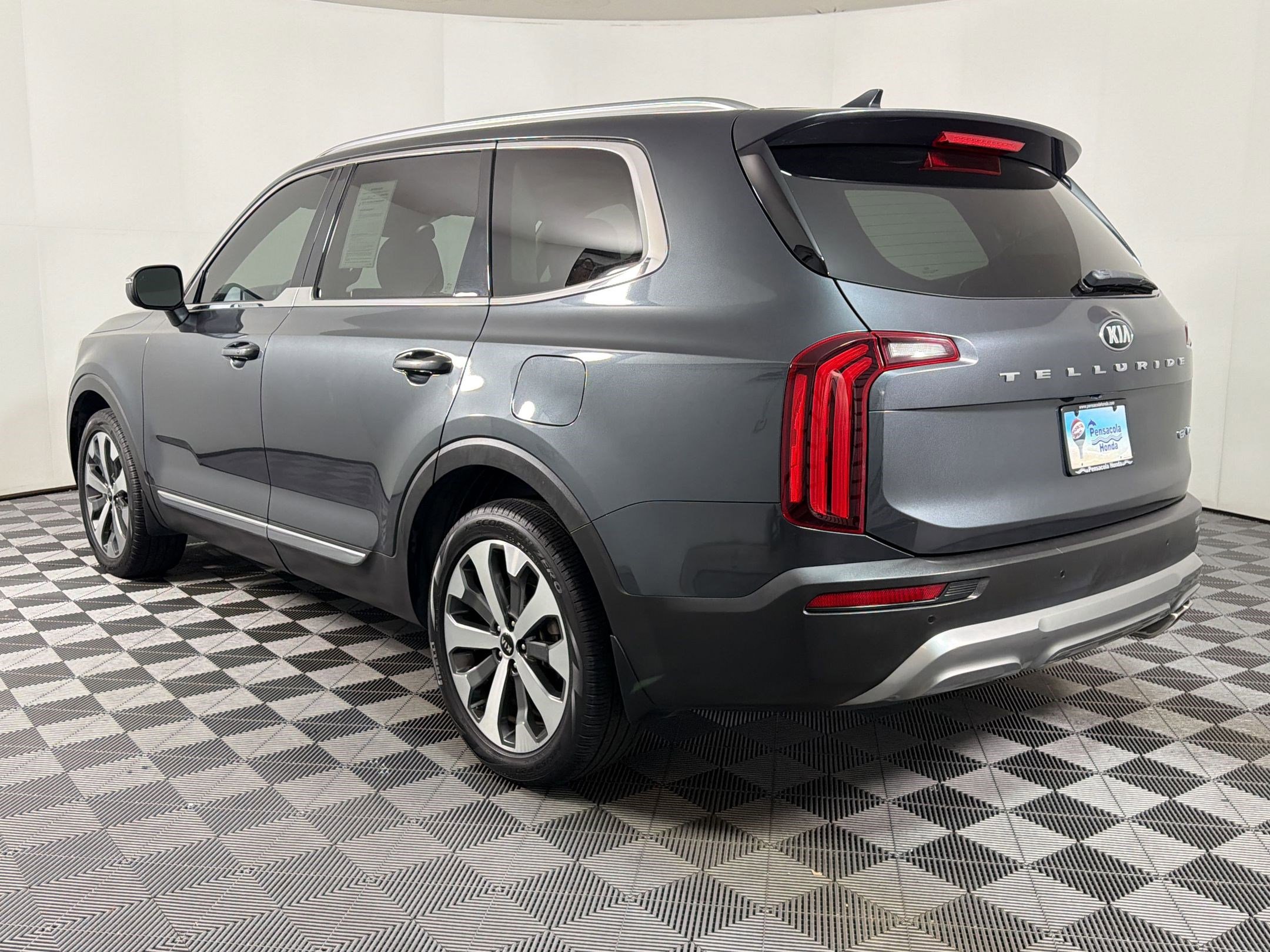 Used 2020 Kia Telluride EX w/ EX Premium Package image 3