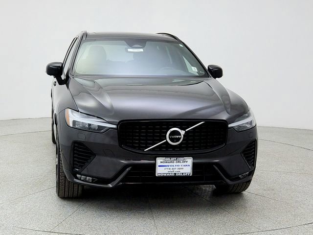 Used 2022 Volvo XC60 B6 R-Design w/ Advanced Package image 2