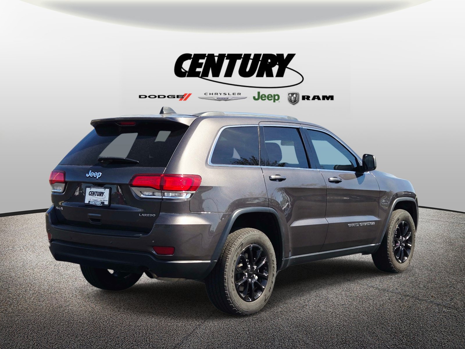 Used 2021 Jeep Grand Cherokee Laredo AWD/4WD image 4