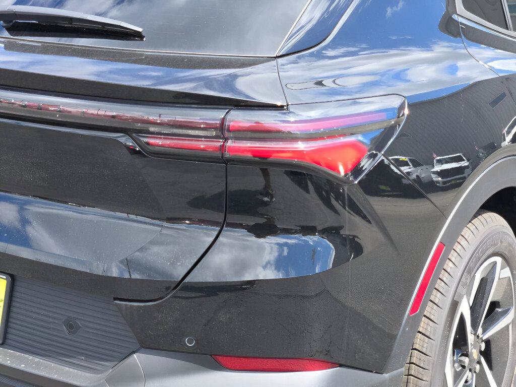 New 2026 Chevrolet Equinox EV LT FWD image 11