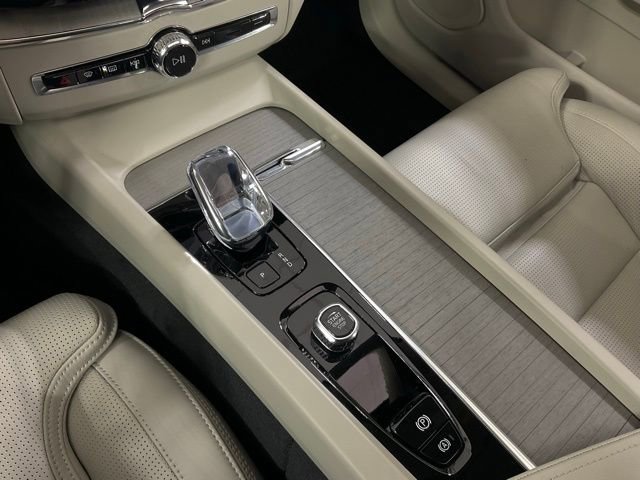 Used 2025 Volvo XC60 B5 Ultra w/ Protection Package Premier image 15
