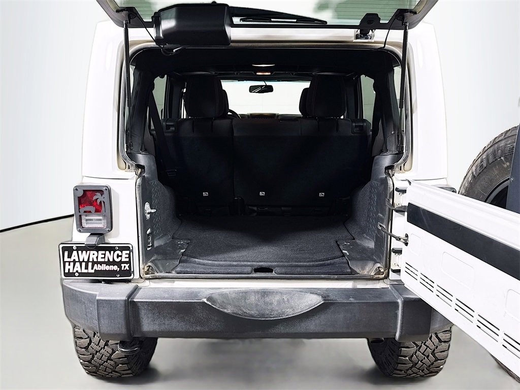 Used 2018 Jeep Wrangler Unlimited Sahara w/ Connectivity Group image 21