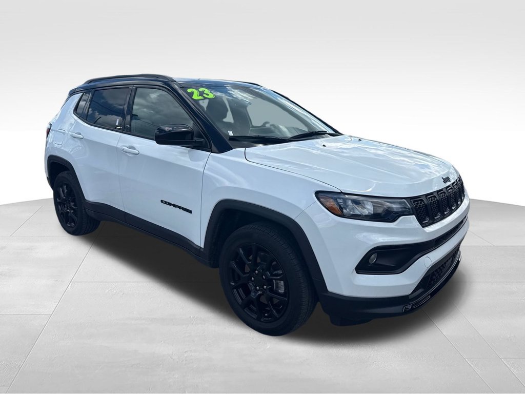 Used 2023 Jeep Compass Latitude w/ Sun and Sound Group AWD/4WD image 9