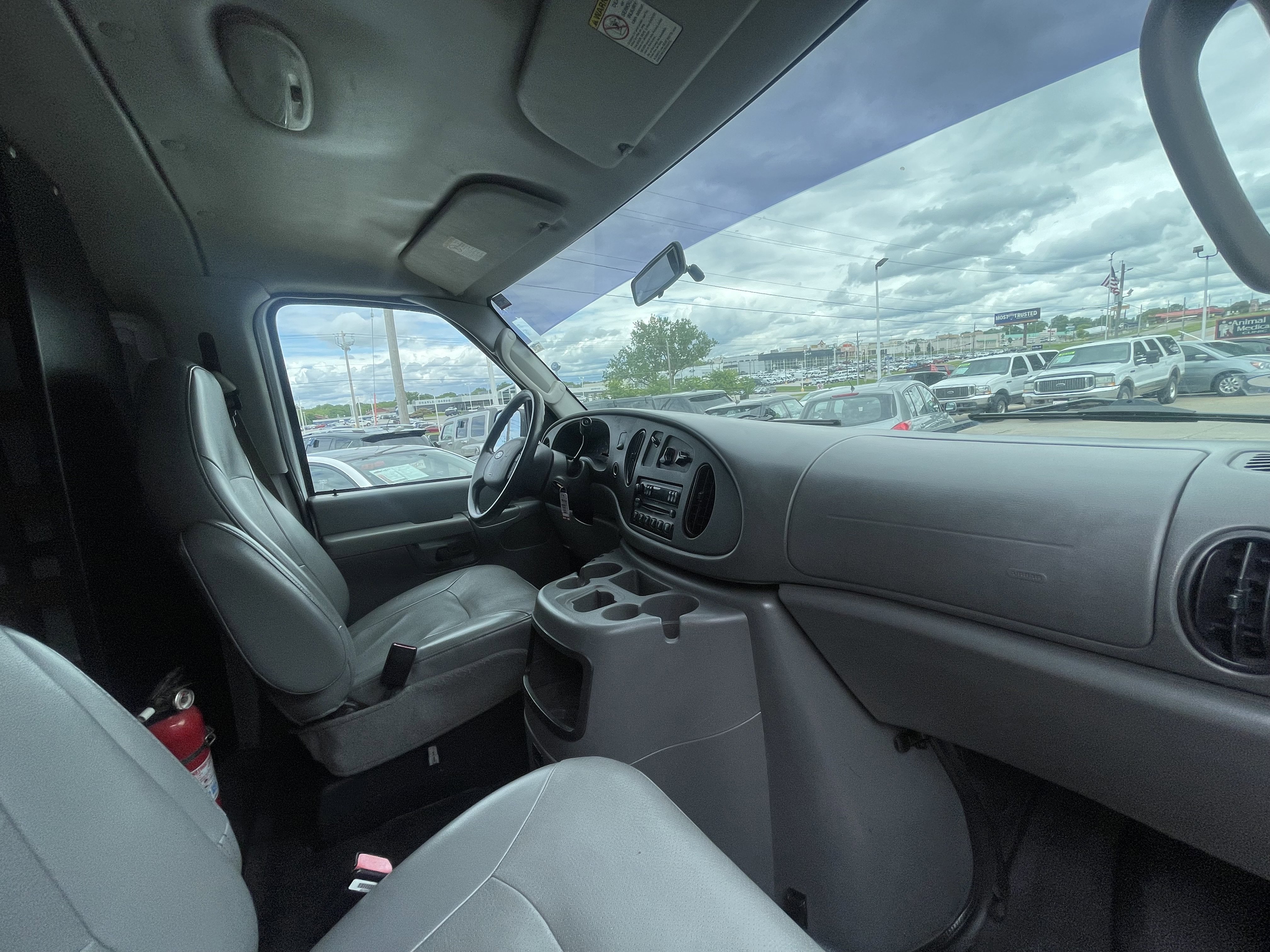 Used 2005 Ford E-350 and Econoline 350 Extended Super Duty image 10