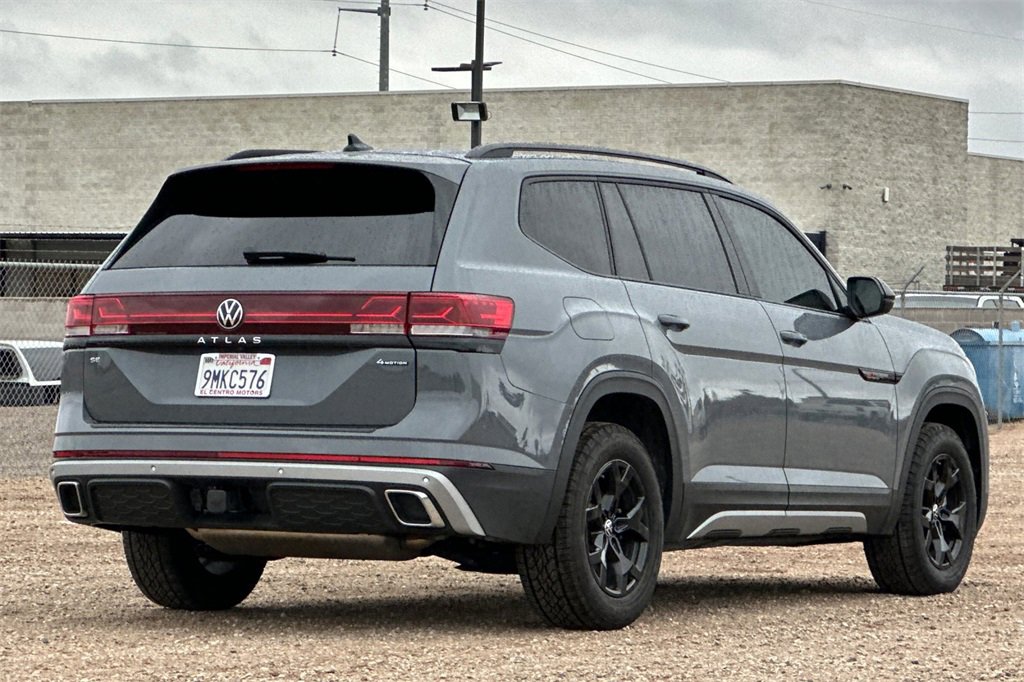 Used 2024 Volkswagen Atlas Peak Edition SE image 4