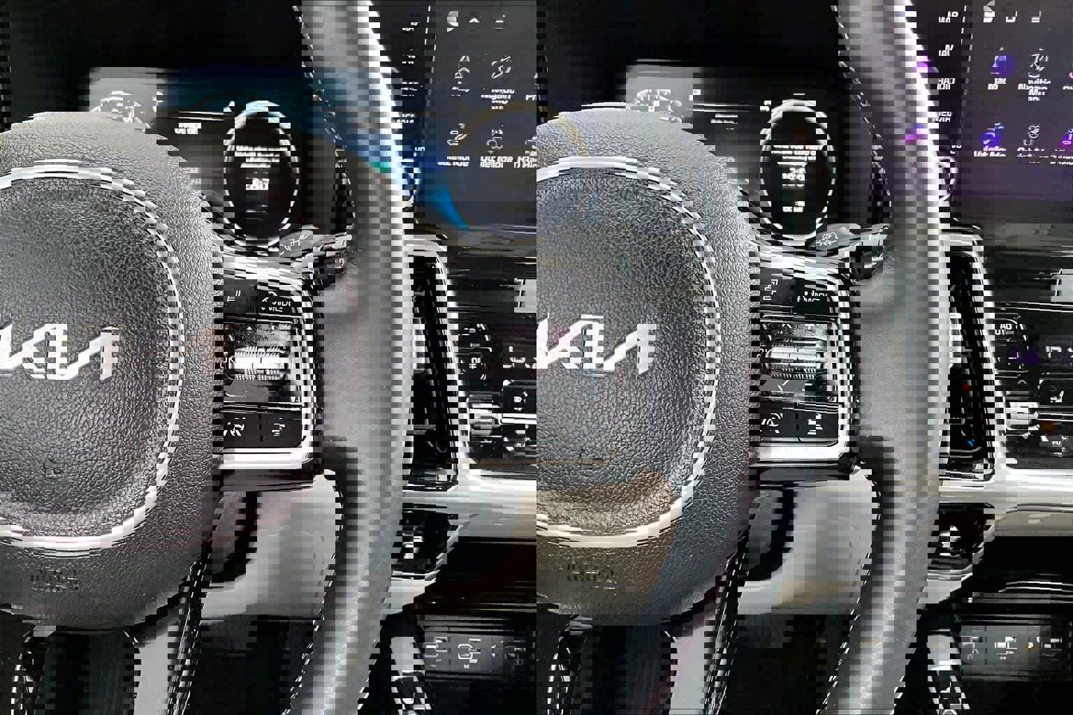 Used 2023 Kia Sorento SX image 24