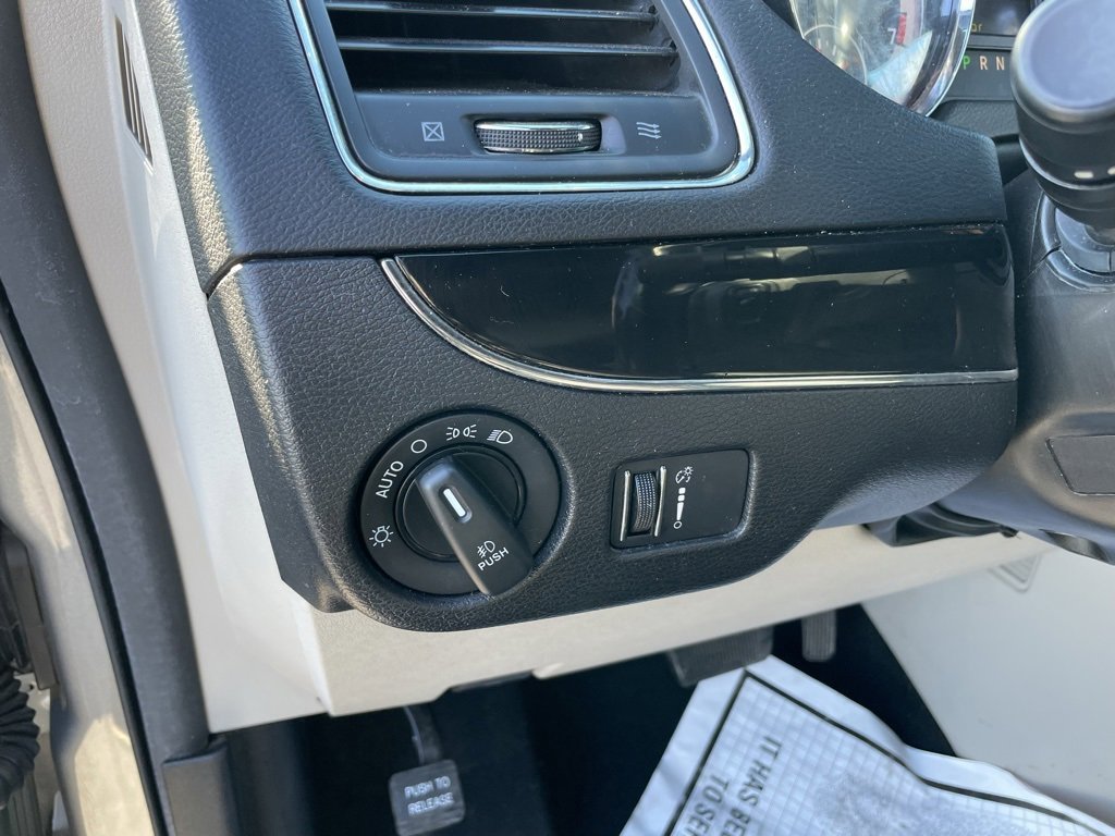 Used 2019 Dodge Grand Caravan SXT image 11