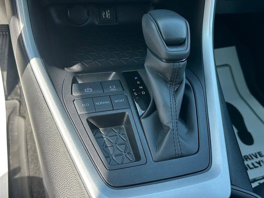 Certified 2025 Toyota RAV4 LE image 22