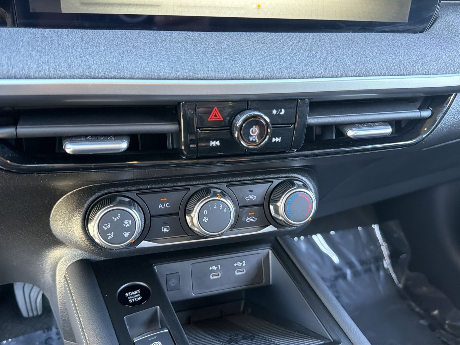 Used 2025 Nissan Kicks SV AWD/4WD image 22