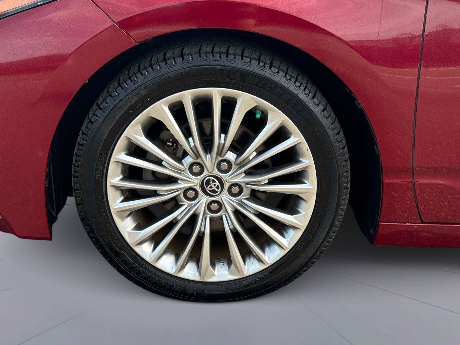 Used 2019 Toyota Avalon Limited FWD image 11