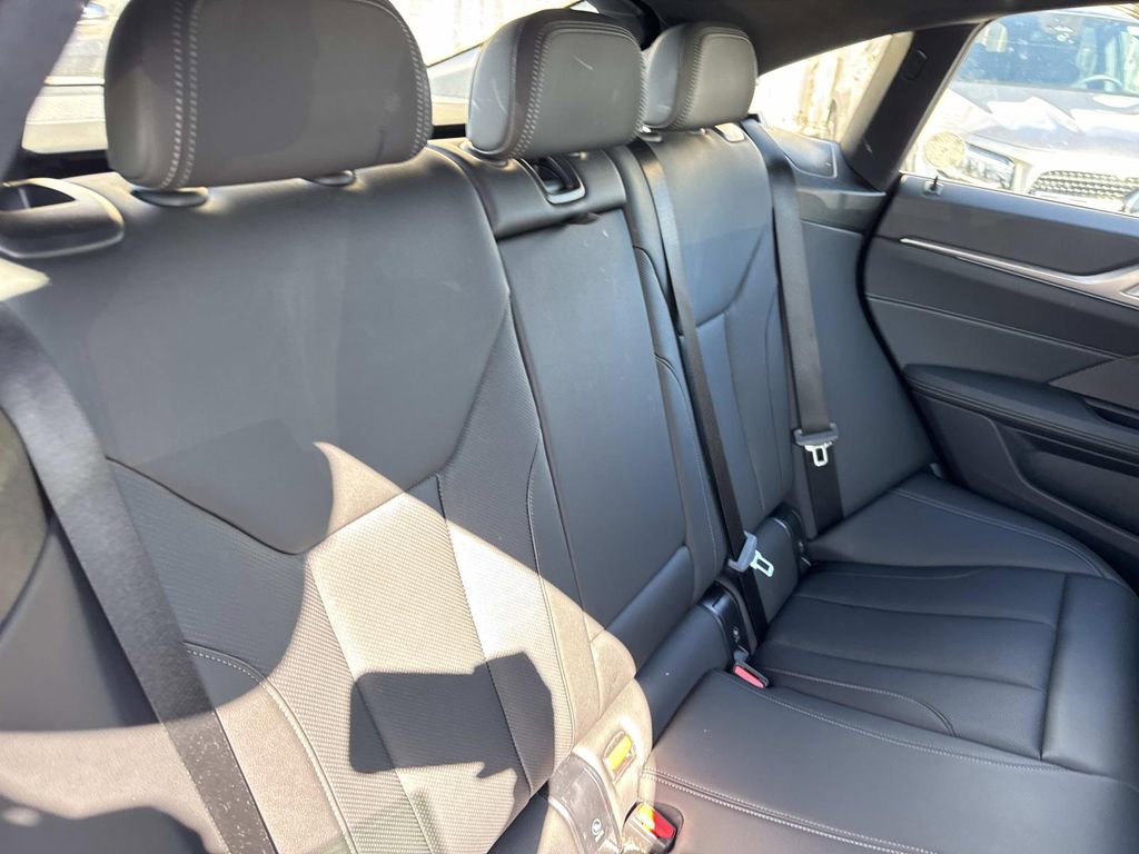 Used 2025 BMW i4 xDrive40i image 9