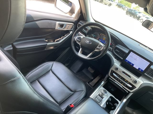 Used 2022 Ford Explorer XLT w/ Equipment Group 202A AWD/4WD image 24