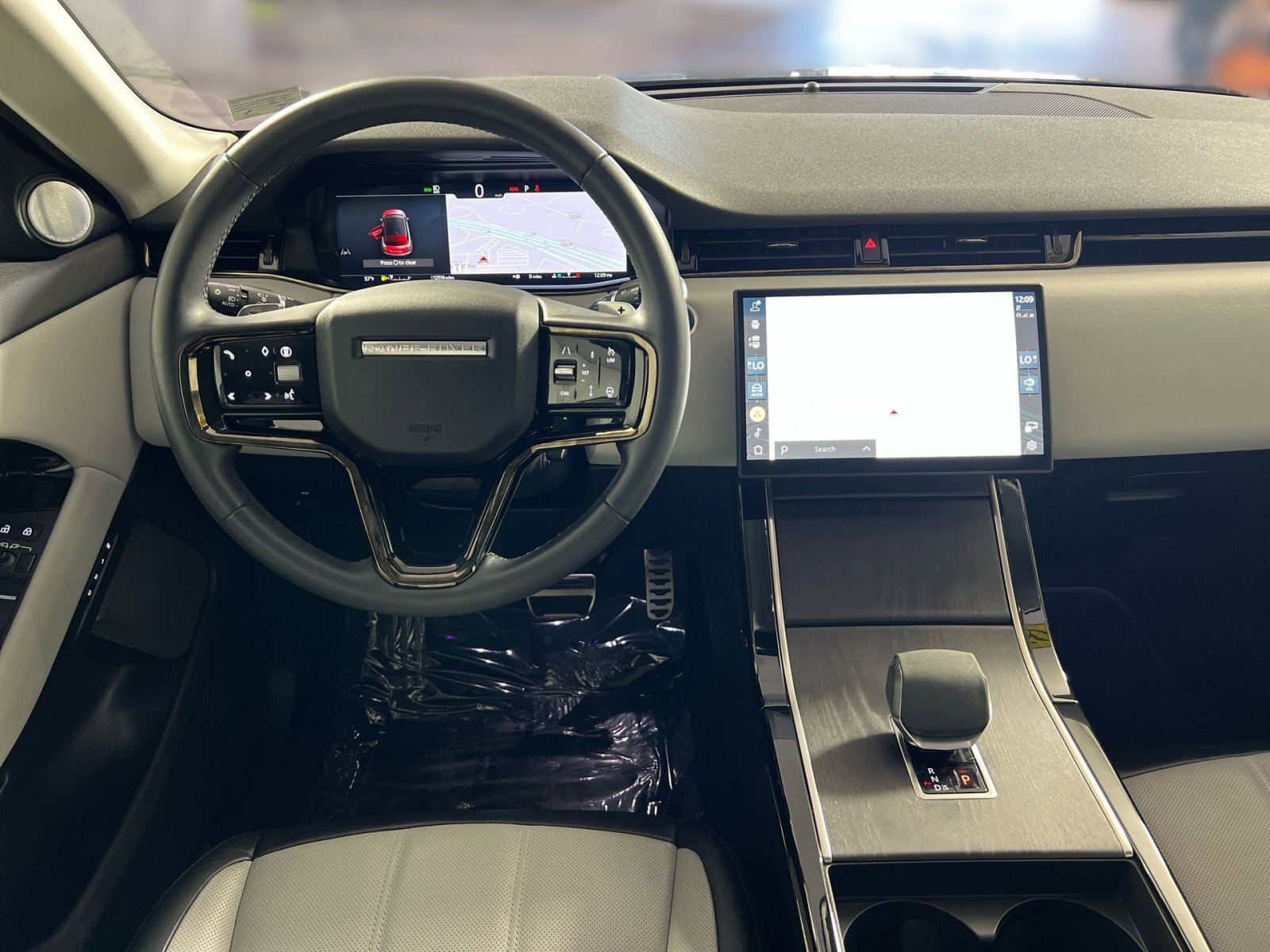 Used 2024 Land Rover Range Rover Evoque Dynamic SE image 23