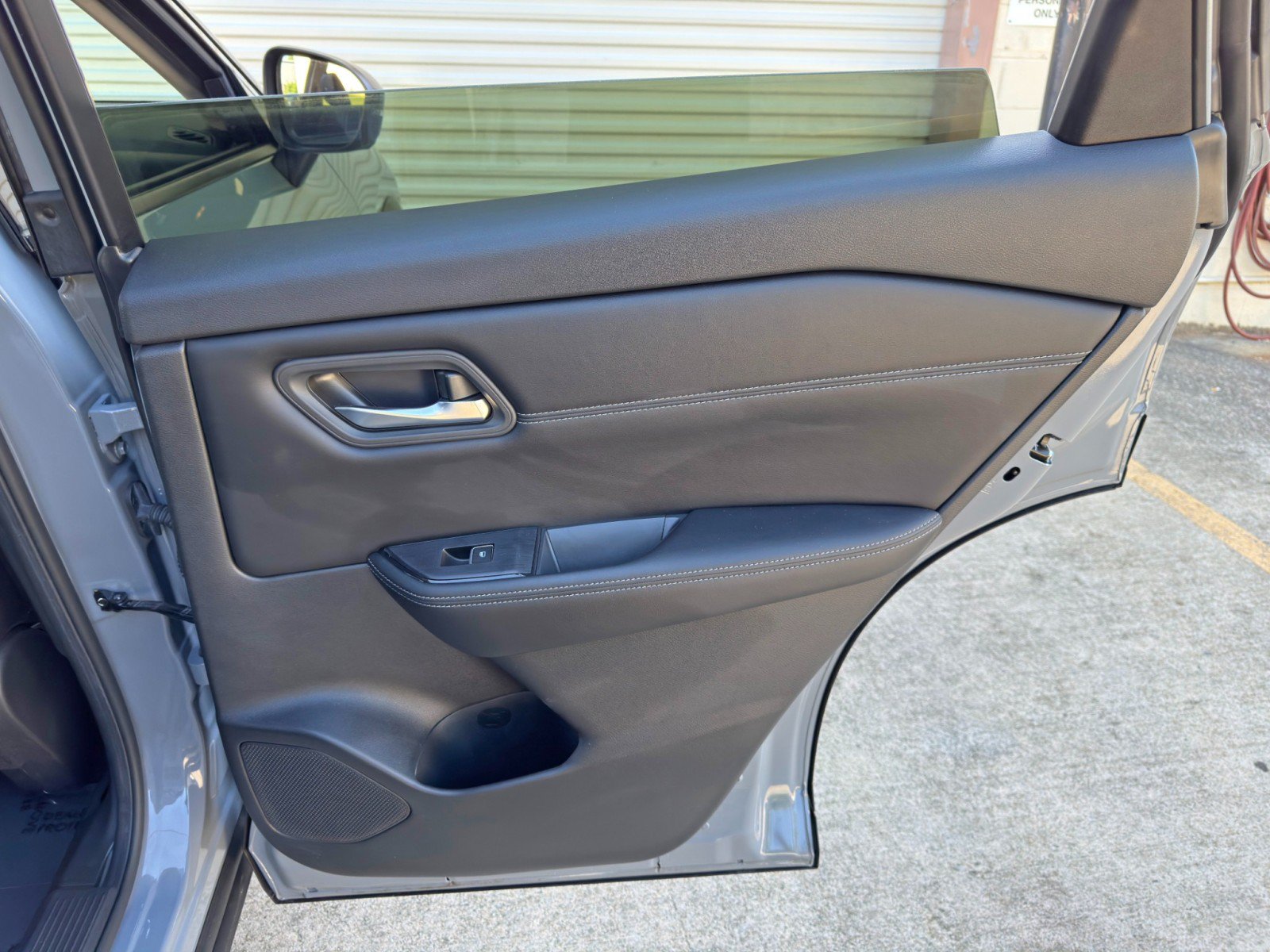 Used 2024 Nissan Rogue SL FWD image 39