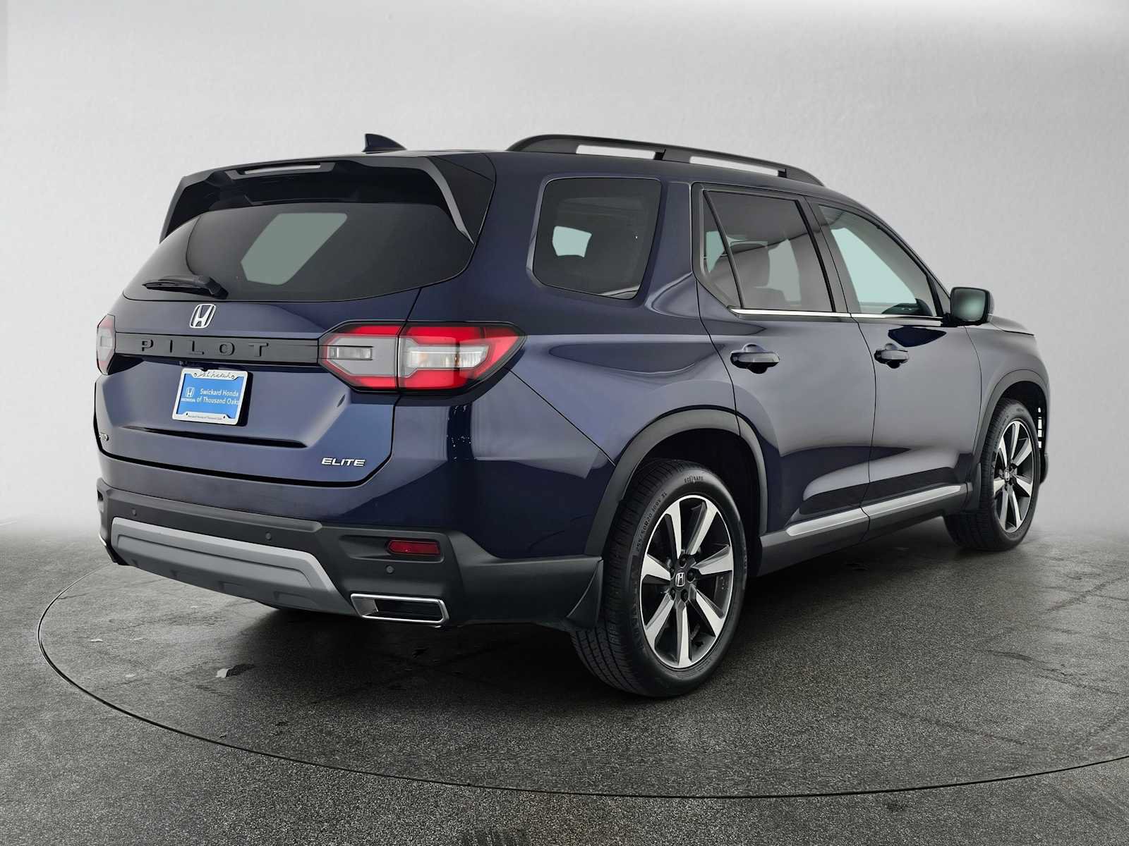 Used 2023 Honda Pilot Elite image 3