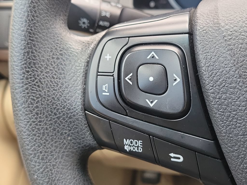 Used 2017 Toyota Camry XLE FWD image 9