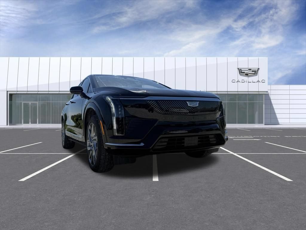 Certified 2025 Cadillac Optiq Luxury 2 w/ LPO, Floor Liner Package AWD/4WD image 8